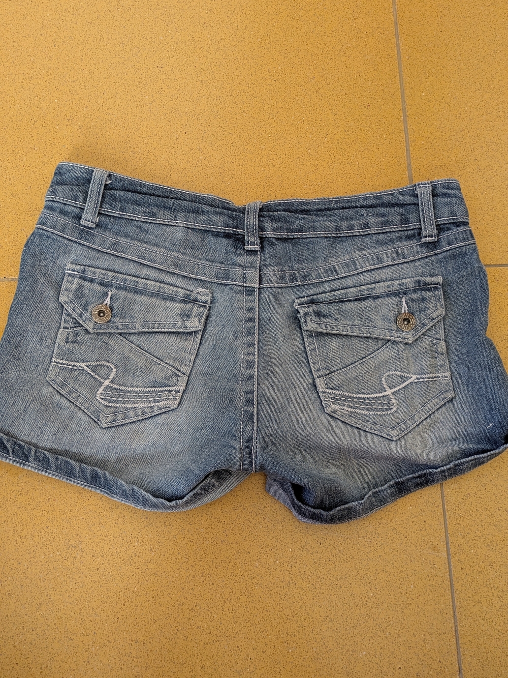 Low-rise Y2K jean shorts
